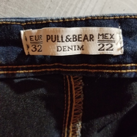 LIKE NEW High Waisted Jean shorts - Picture 6 of 6